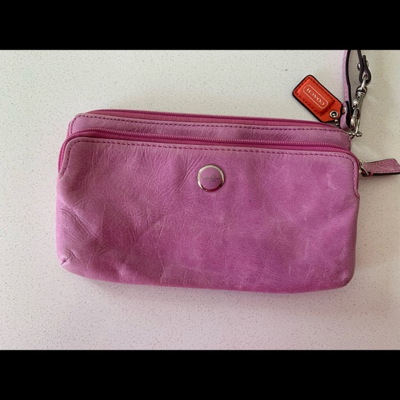 Soft leather pinkish purple (mauve) Coach wristlet - Picture 2 of 6
